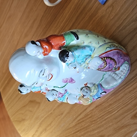 Vintage Chinese Porcelain Laughing Buddha Figure with 5 Children - Picture 2 of 4